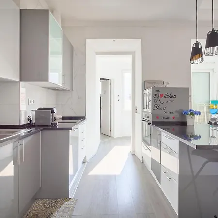 Elegant 3-bedroom With Tejo River View In Alameda Apartment Lisbon