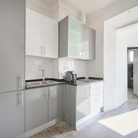 Elegant 3-bedroom With Tejo River View In Alameda Apartment