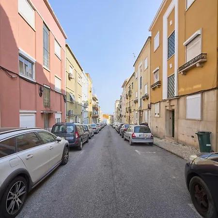Elegant 3-bedroom With Tejo River View In Alameda Lisbon