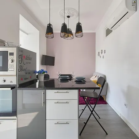 Elegant 3-bedroom With Tejo River View In Alameda Lisboa