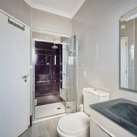 Elegant 3-bedroom With Tejo River View In Alameda * Лиссабон