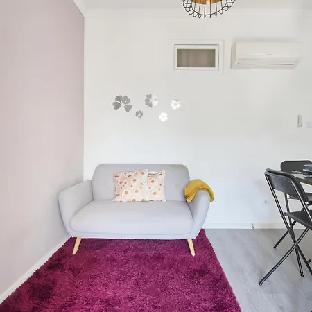 Апартаменты Elegant 3-bedroom With Tejo River View In Alameda Лиссабон